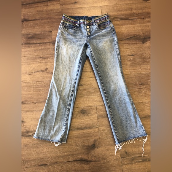 BLANKNYC STYLISH CROPPED EXPOSED BUTTONS RAINBOW WAIST BAND IN SIZE 25 - Picture 10 of 14